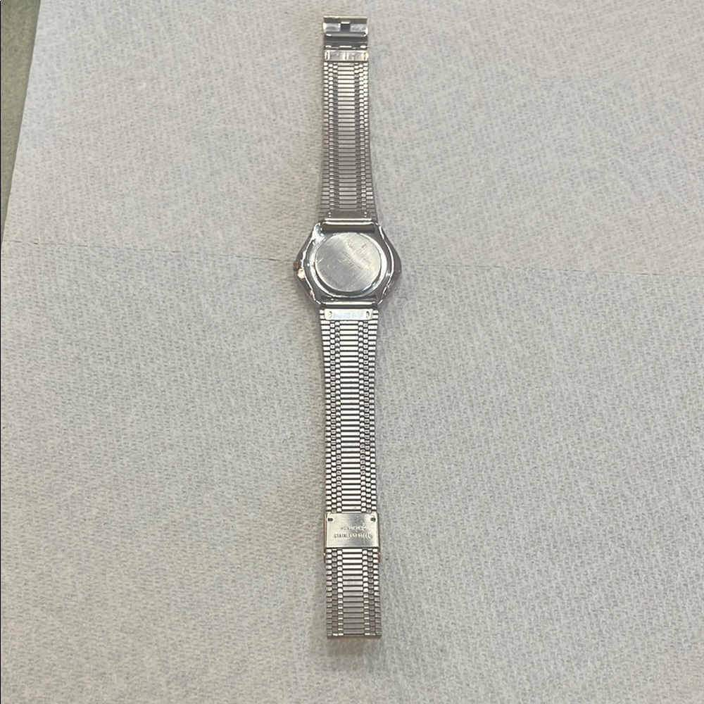VTG Gold Timex Watch - Picture 2 of 4